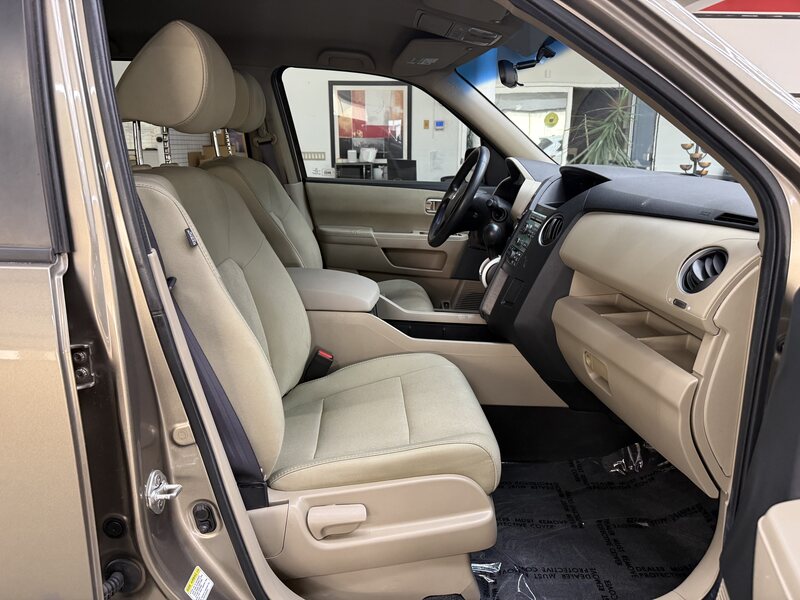 Vehicle image 18