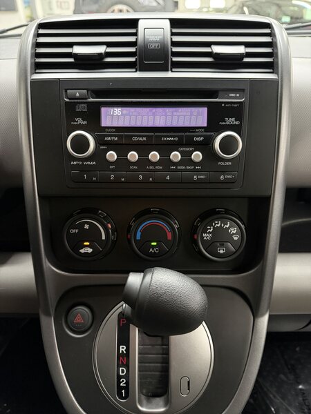 Vehicle image 25