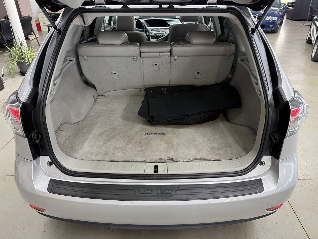 Vehicle image 8