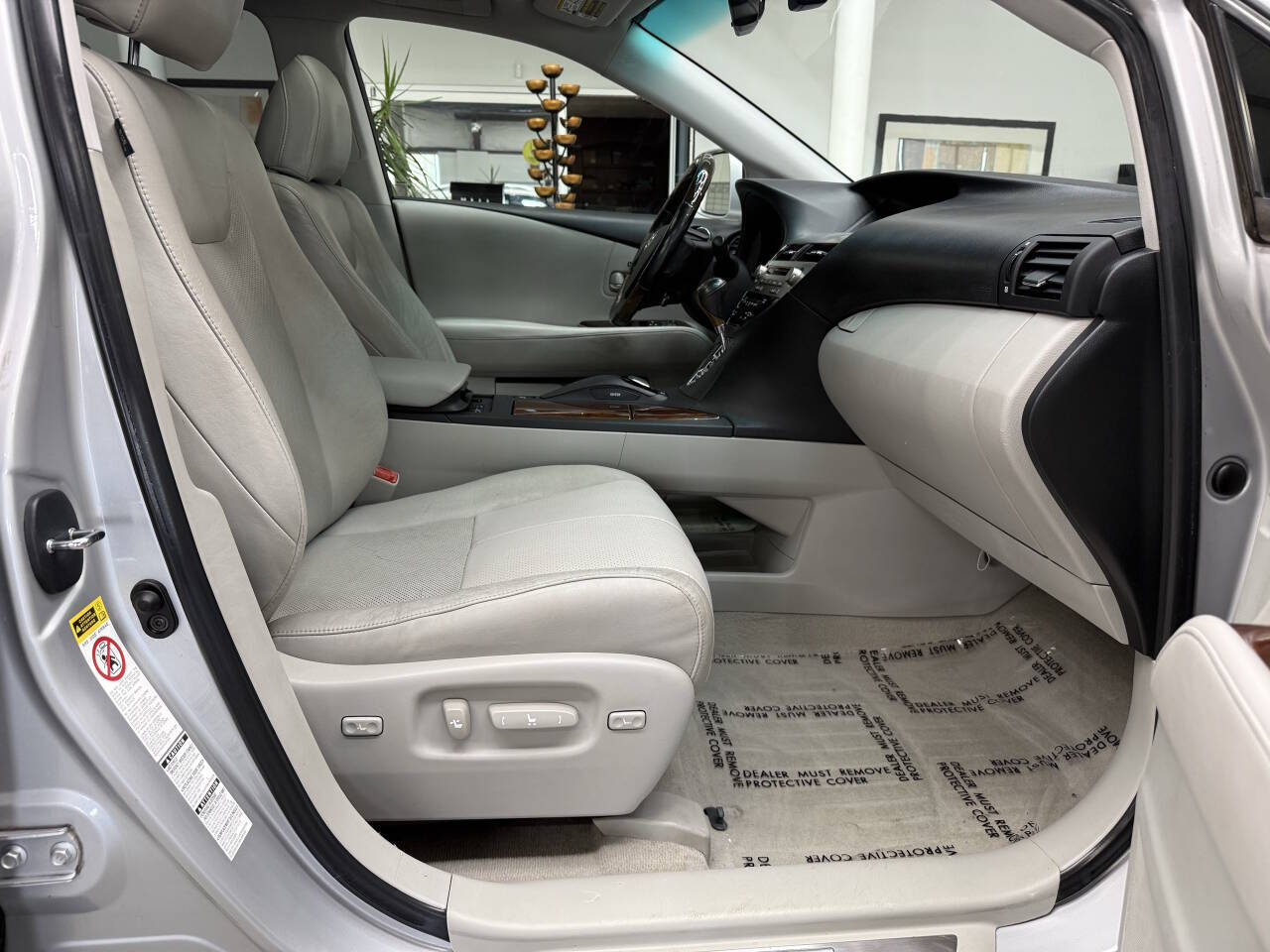 Vehicle image 16