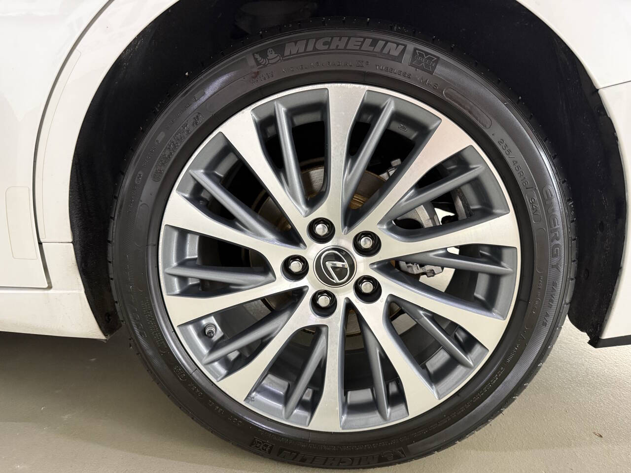 Vehicle image 30