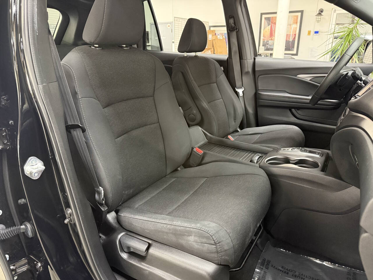 Vehicle image 16
