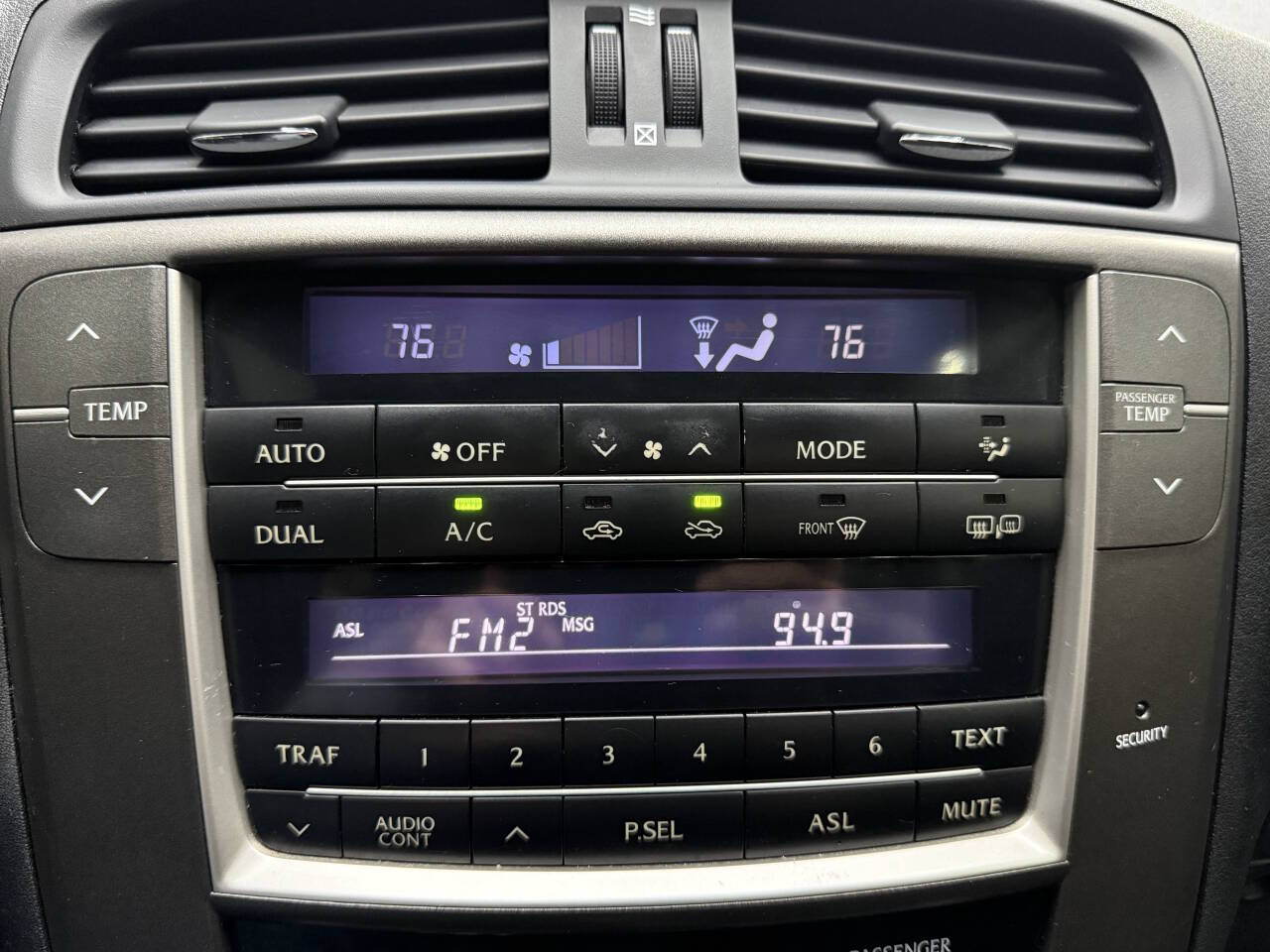 Vehicle image 27