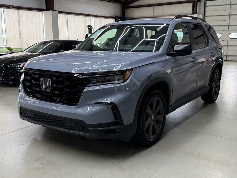 Vehicle image 4