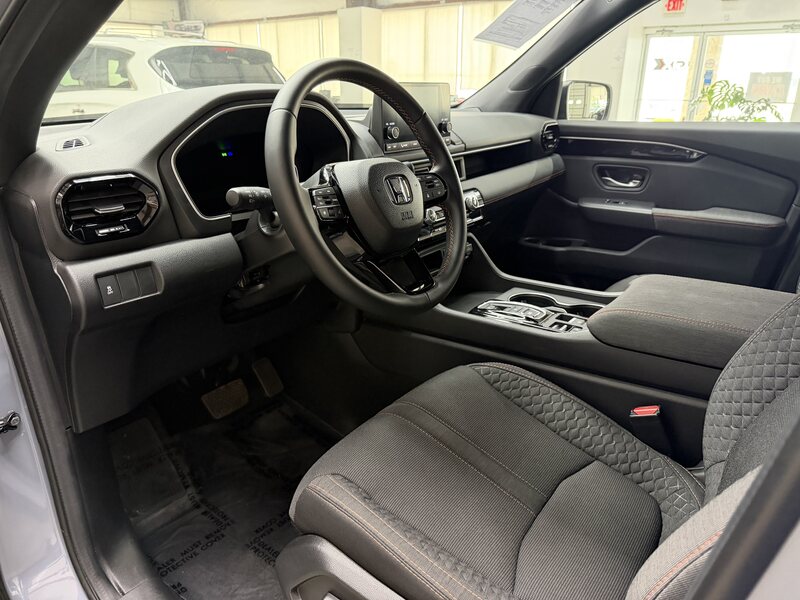 Vehicle image 18