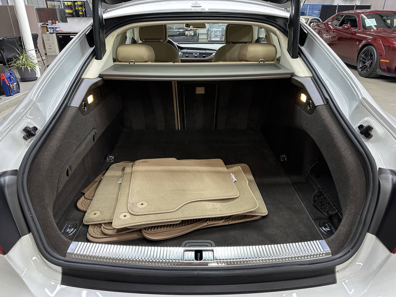 Vehicle image 7