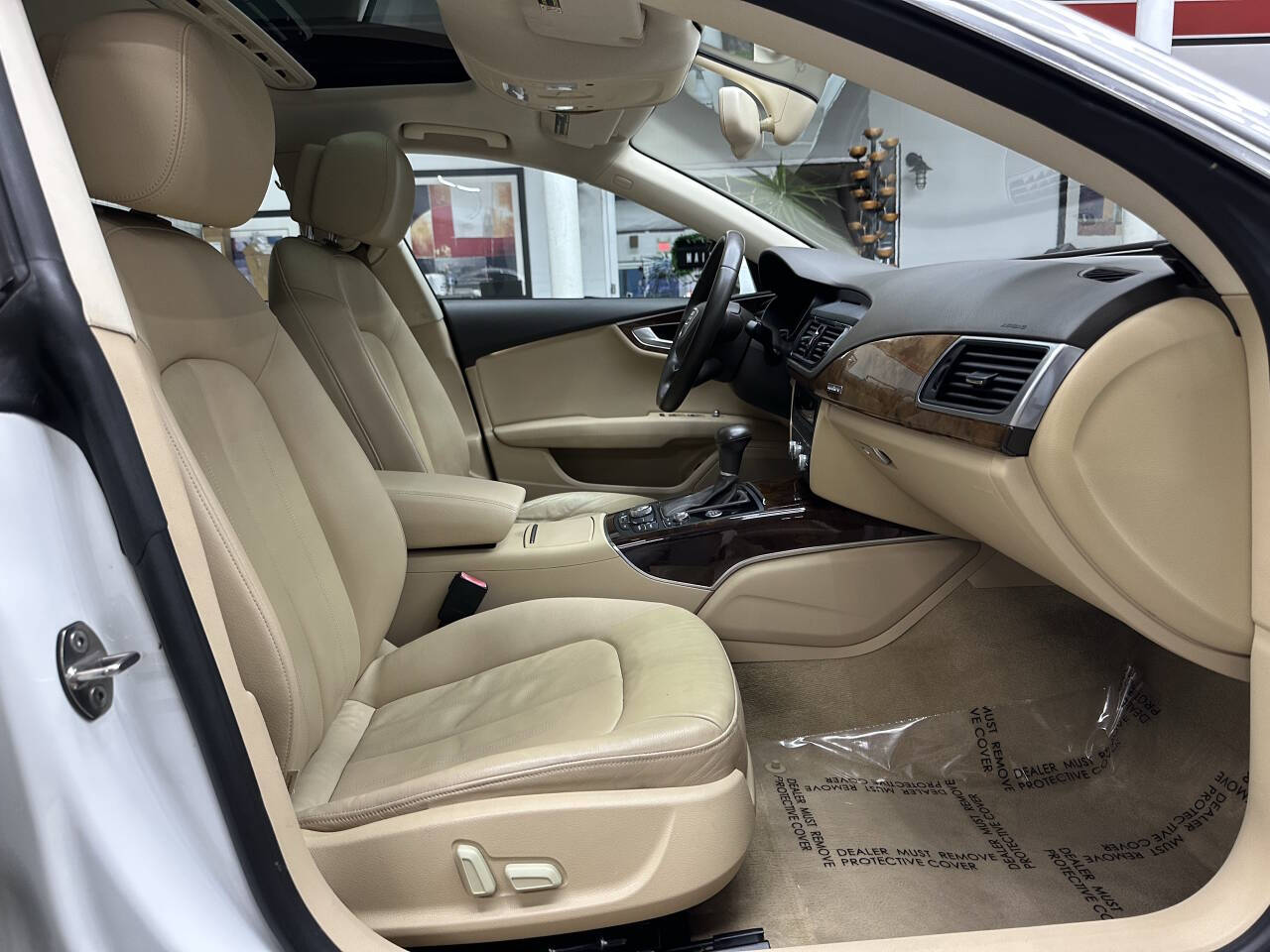 Vehicle image 16