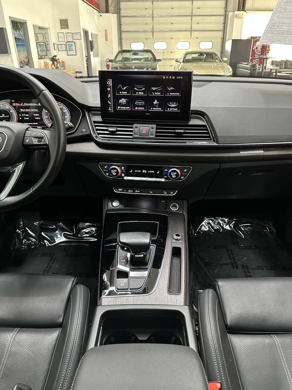Vehicle image 25