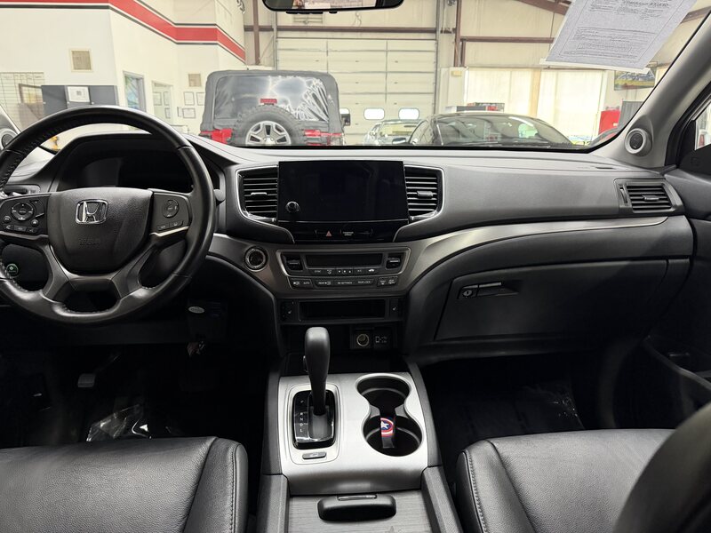 Vehicle image 19