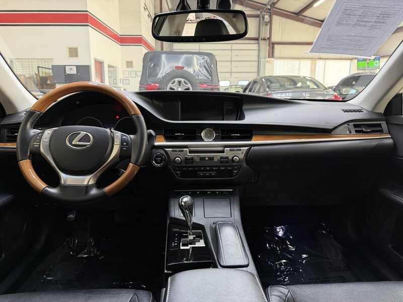 Vehicle image 18