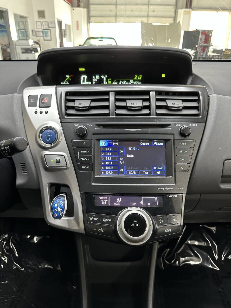 Vehicle image 25