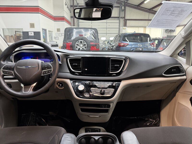 Vehicle image 17