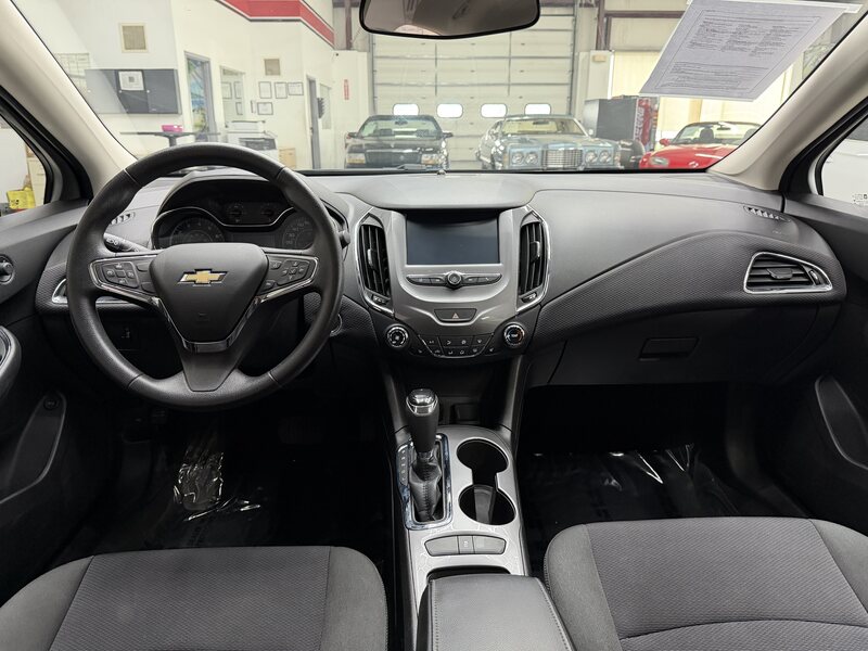 Vehicle image 18