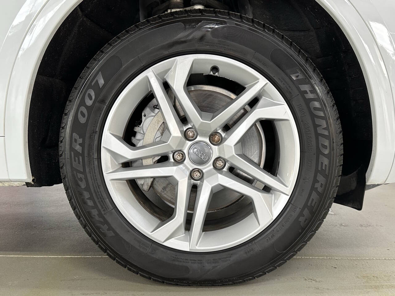 Vehicle image 30