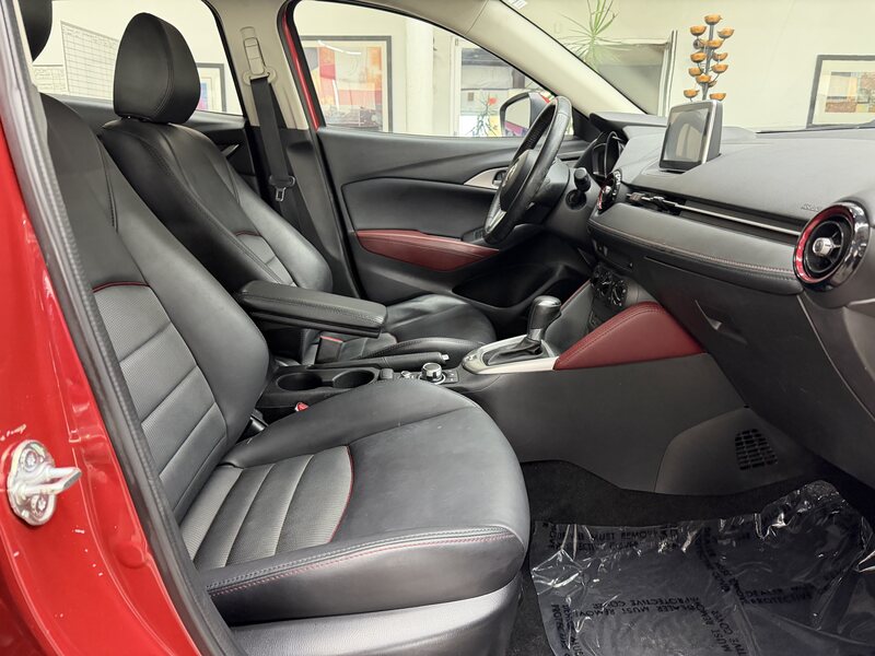 Vehicle image 16