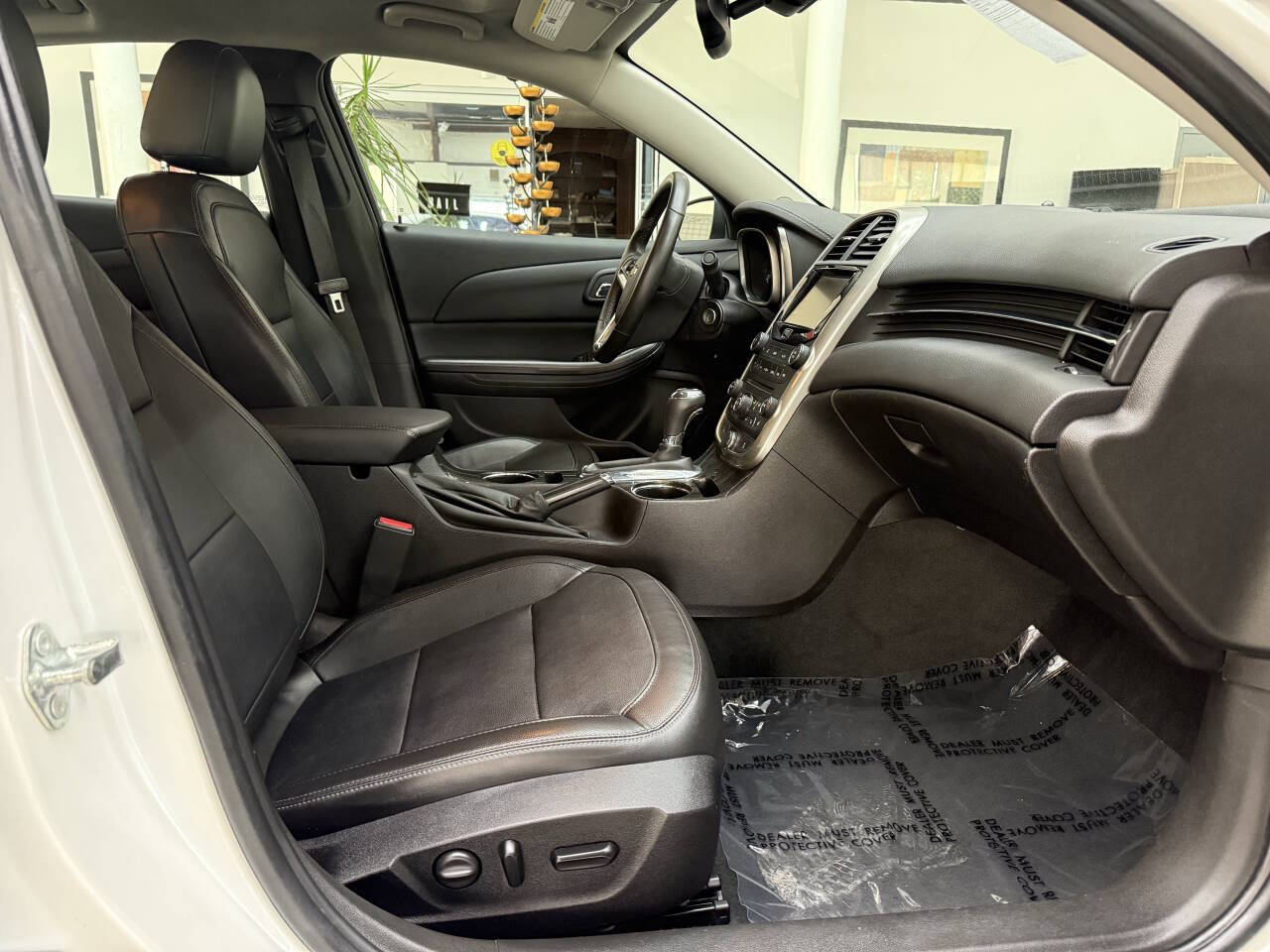 Vehicle image 16