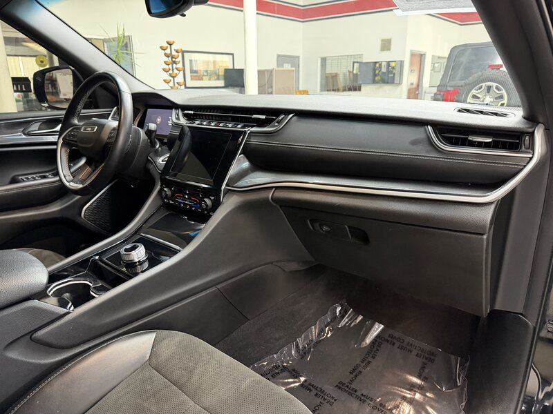 Vehicle image 18