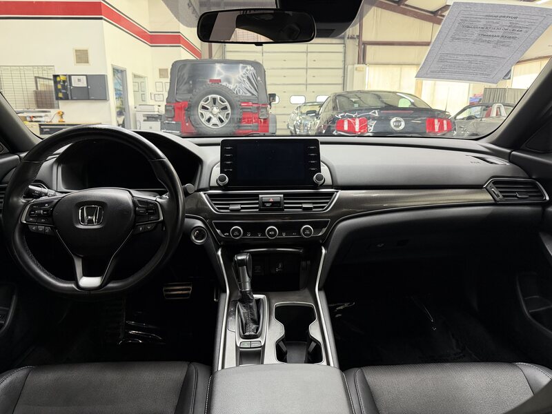 Vehicle image 18