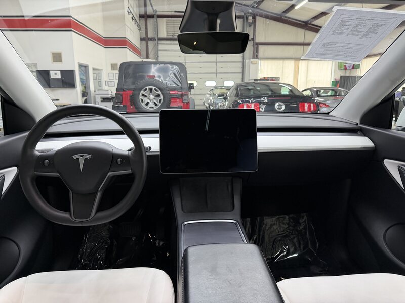Vehicle image 18