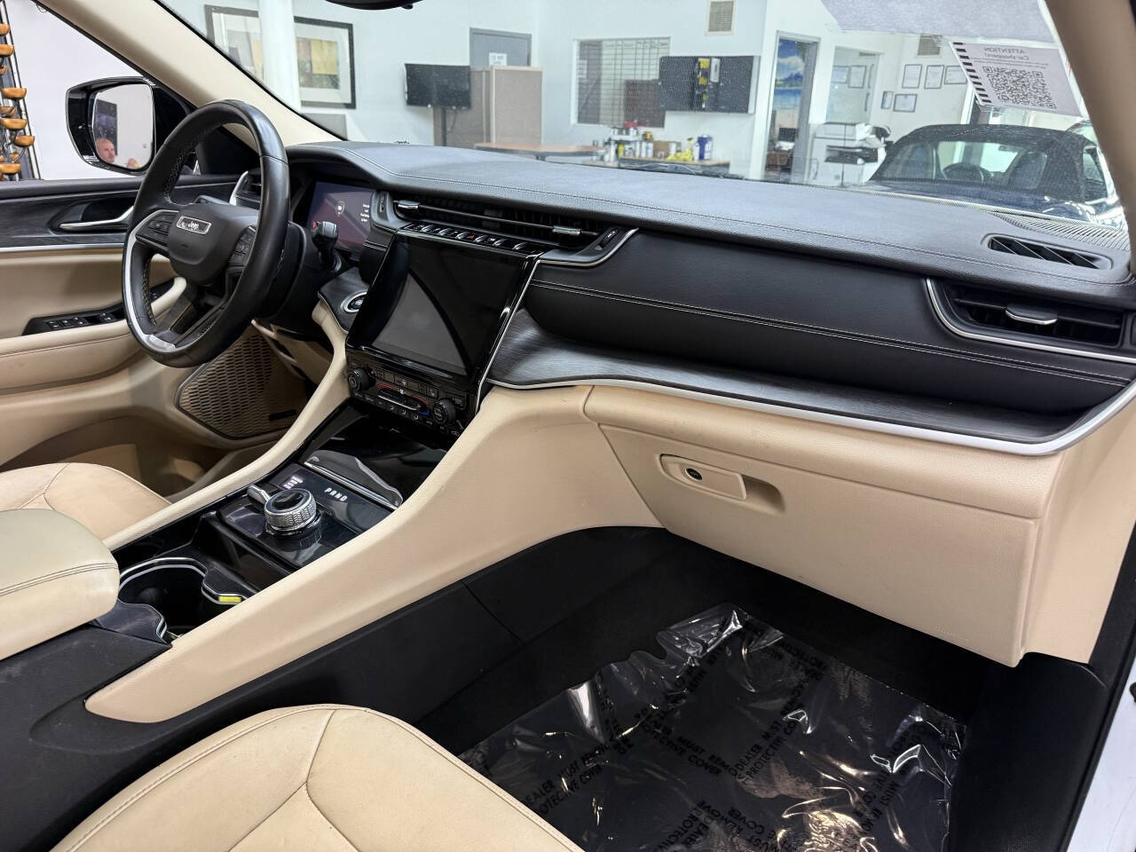 Vehicle image 18