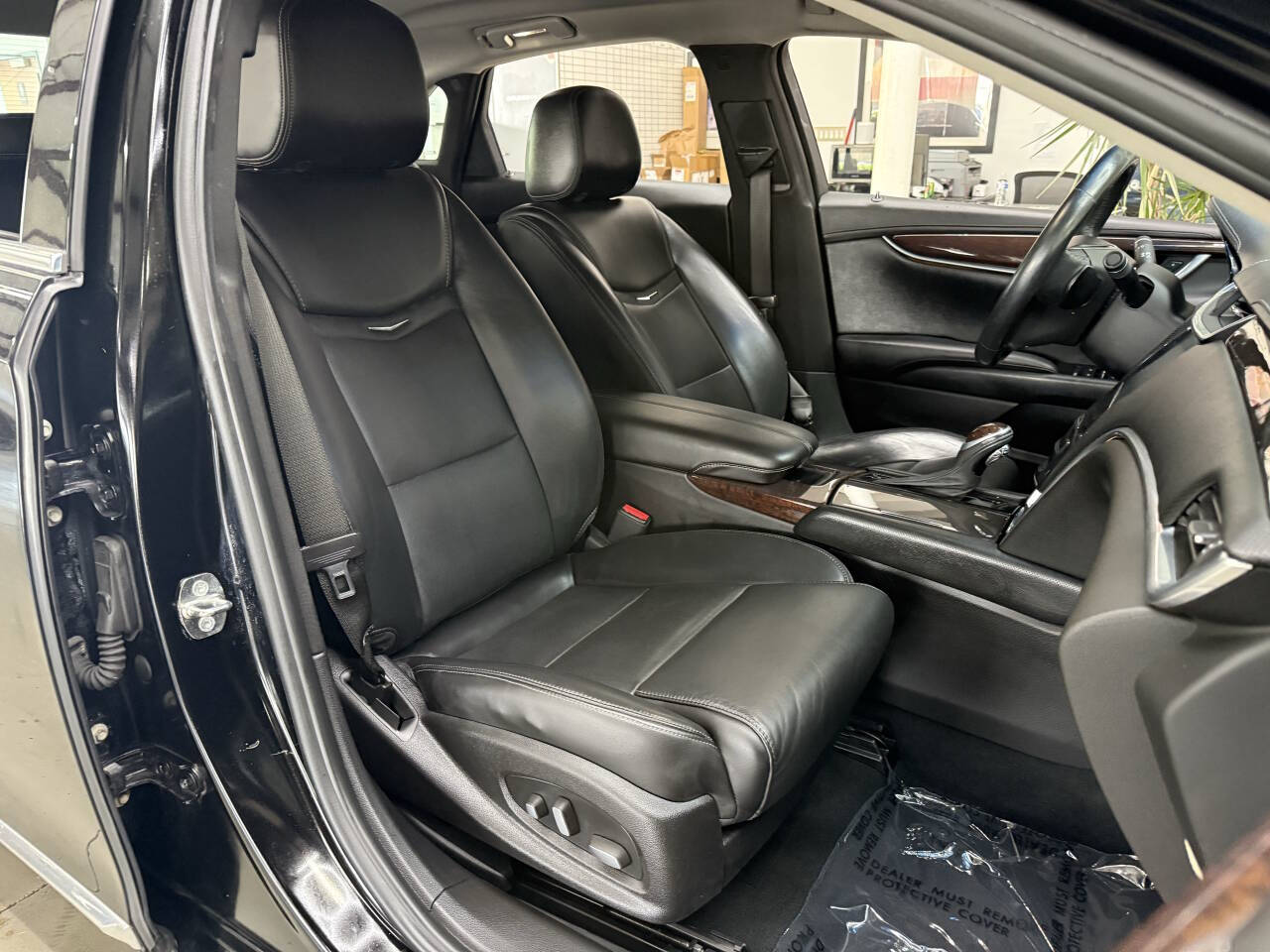 Vehicle image 16