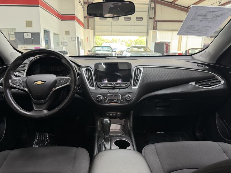 Vehicle image 18