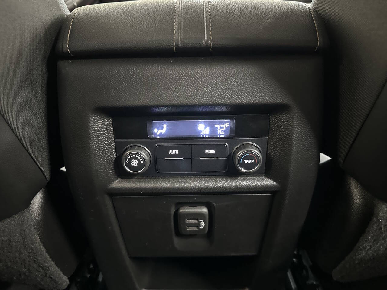 Vehicle image 27