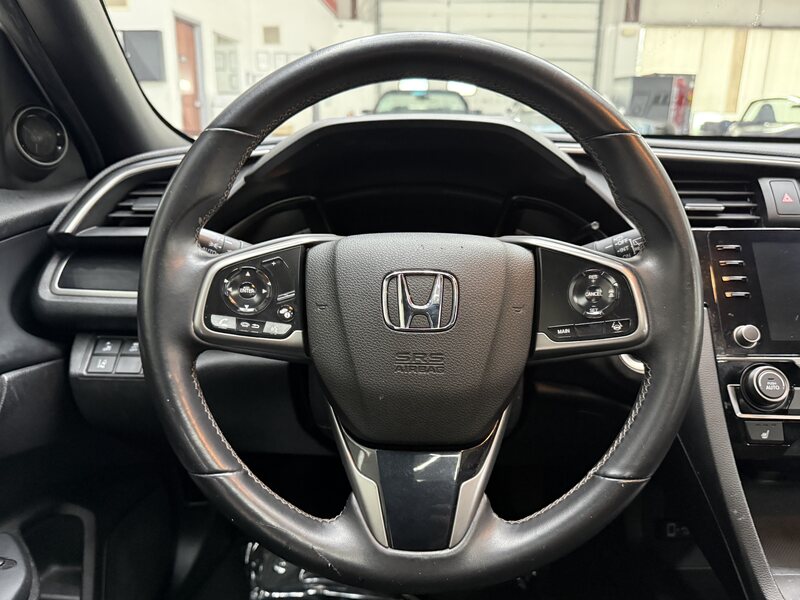 Vehicle image 21