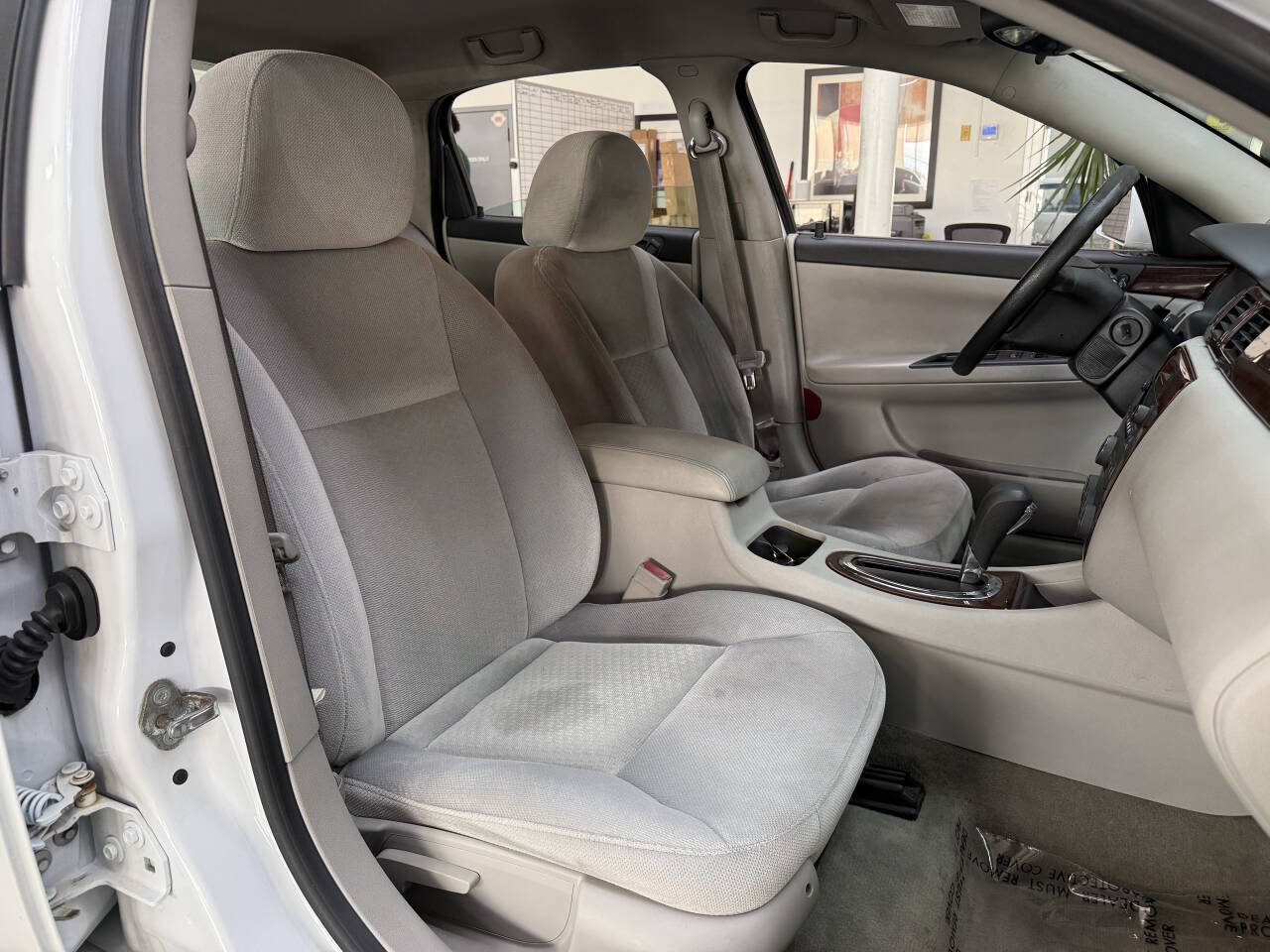 Vehicle image 16