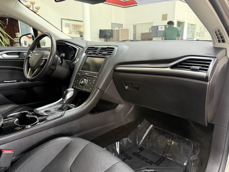 Vehicle image 16