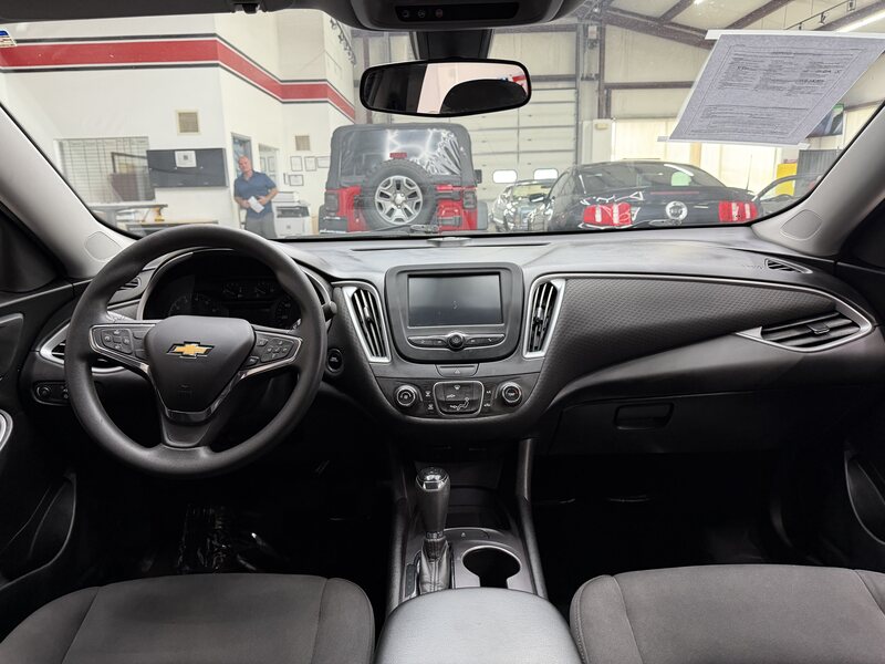Vehicle image 18