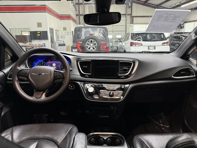 Vehicle image 14