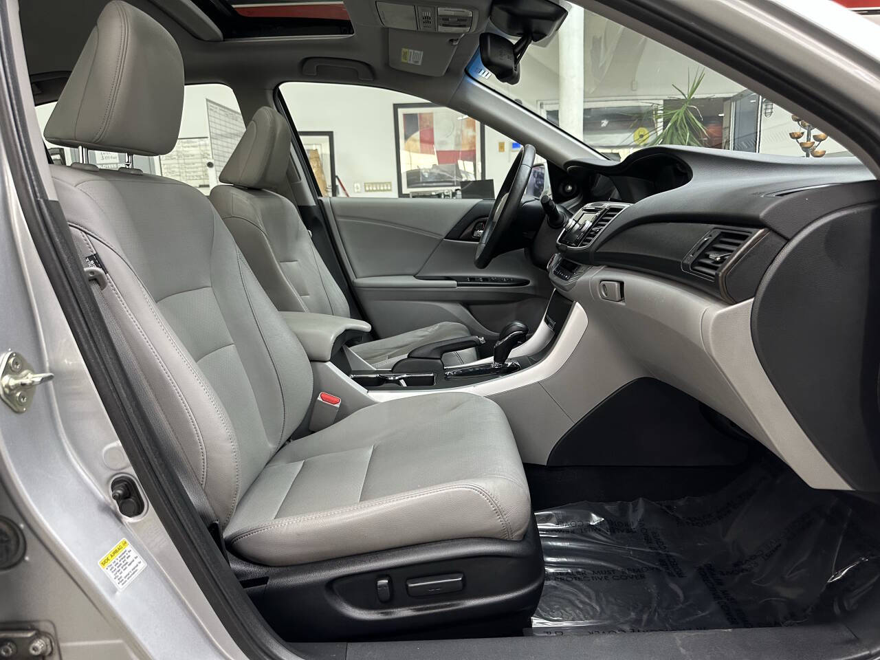 Vehicle image 16
