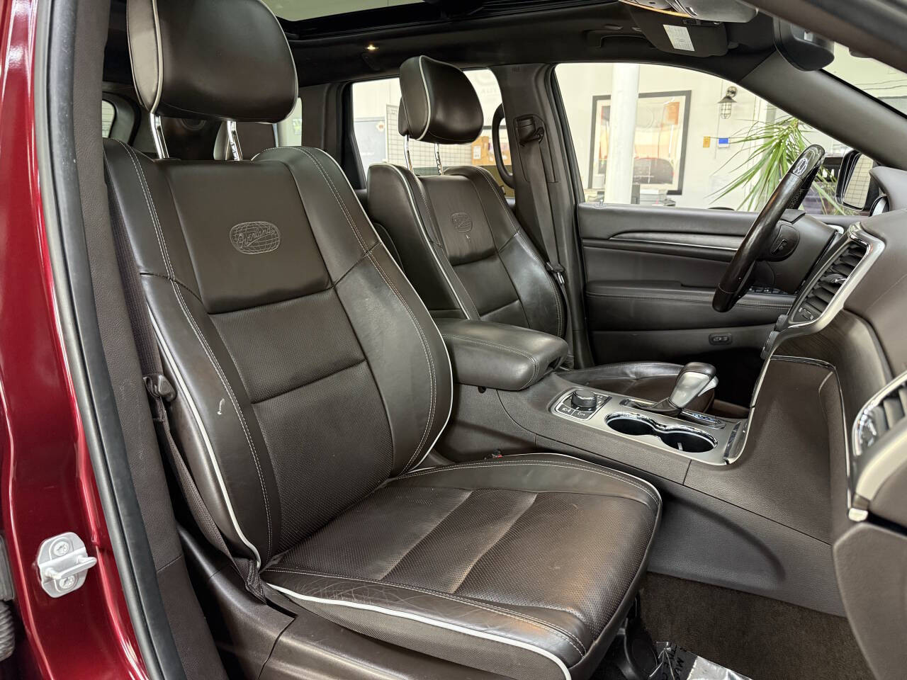 Vehicle image 16