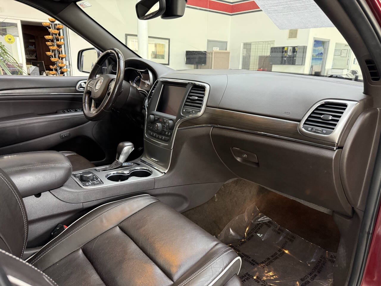 Vehicle image 17
