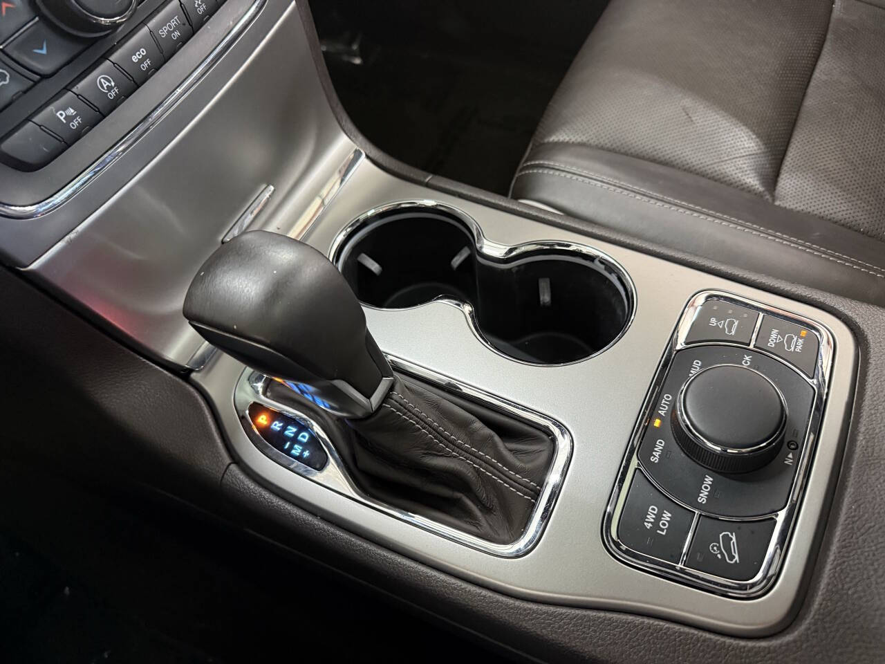 Vehicle image 28