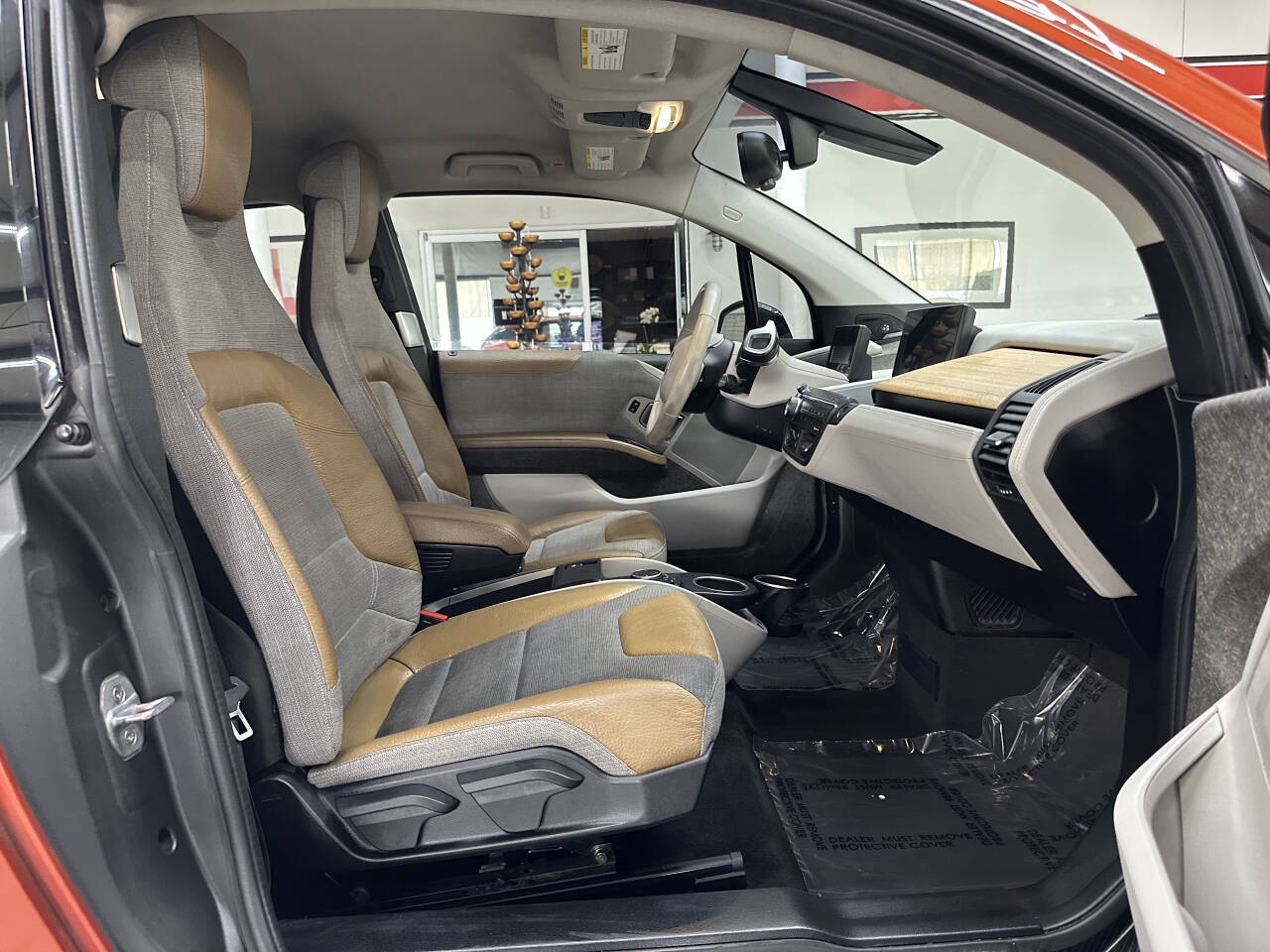 Vehicle image 16