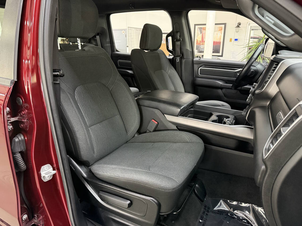 Vehicle image 16