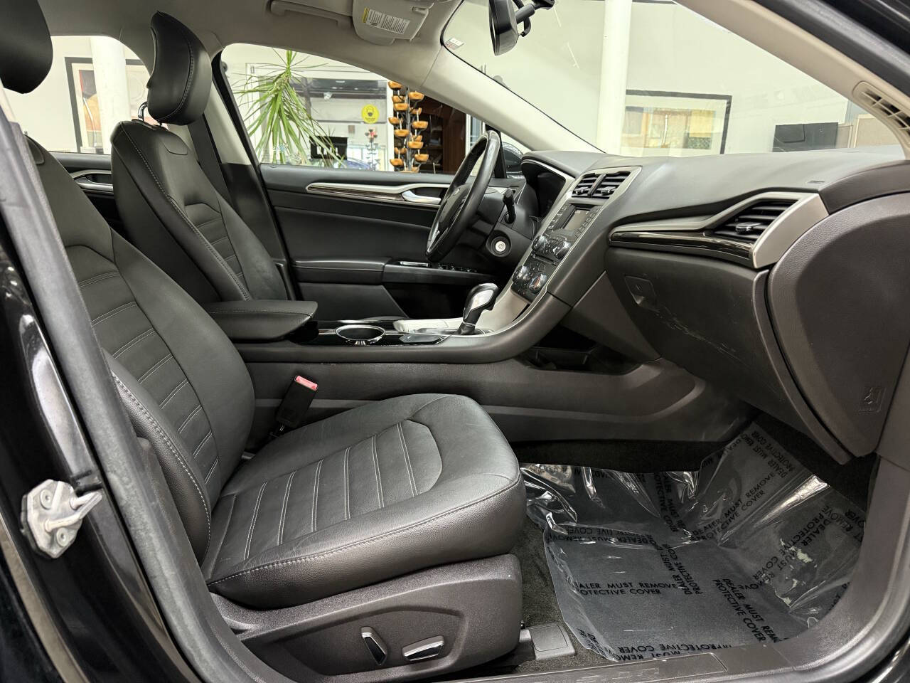 Vehicle image 16