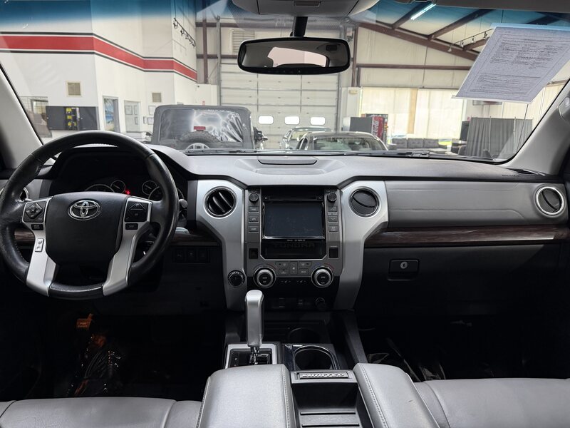 Vehicle image 18