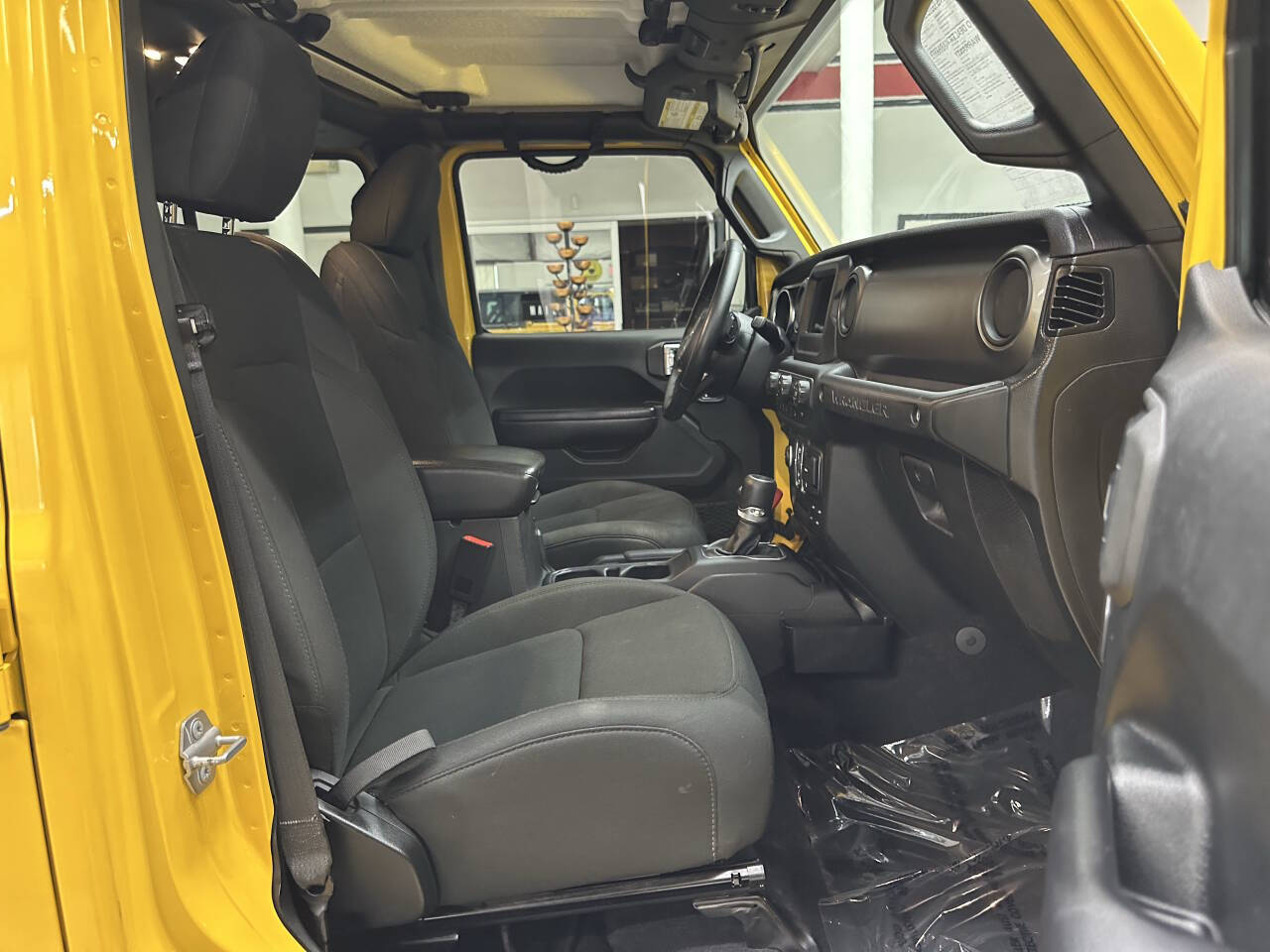 Vehicle image 16