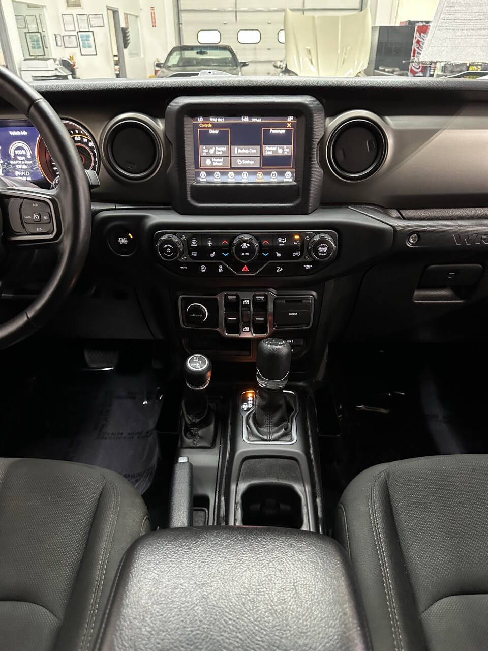 Vehicle image 25
