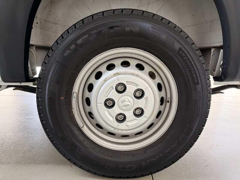 Vehicle image 21
