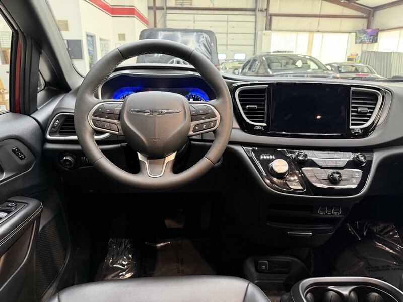 Vehicle image 18