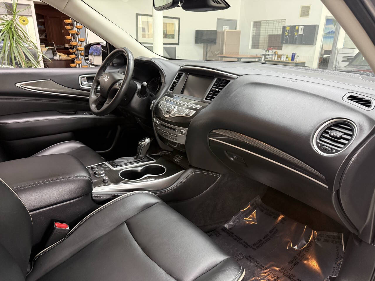 Vehicle image 18