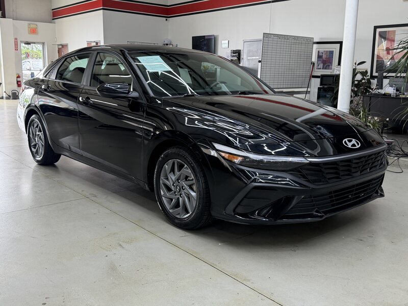 2024 HYUNDAI ELANTRA