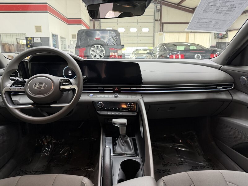 Vehicle image 18