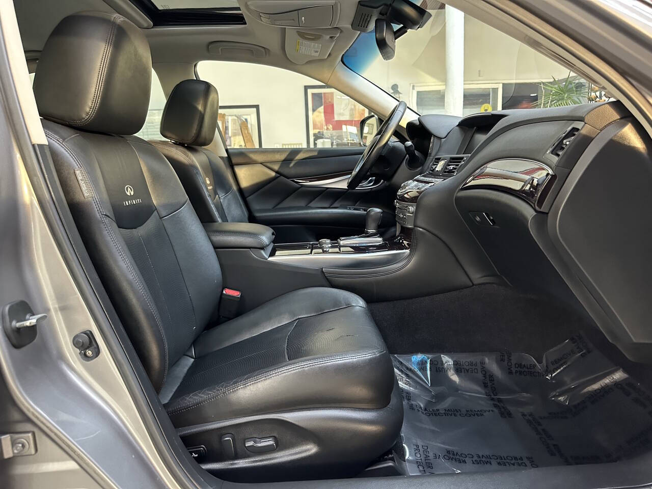 Vehicle image 16