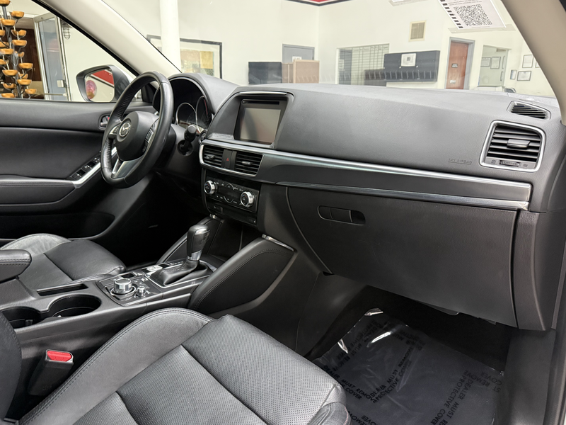 Vehicle image 16