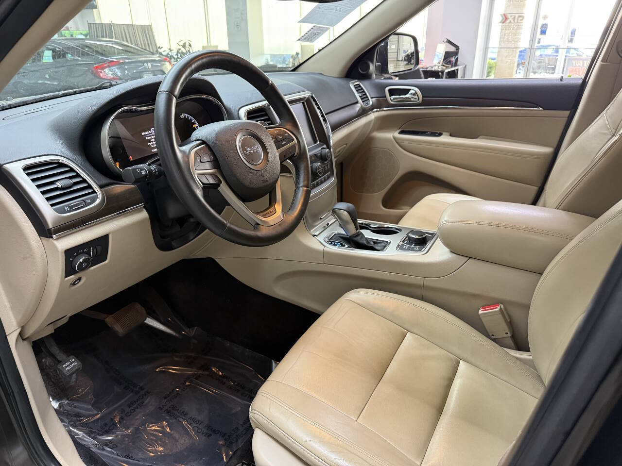 Vehicle image 19